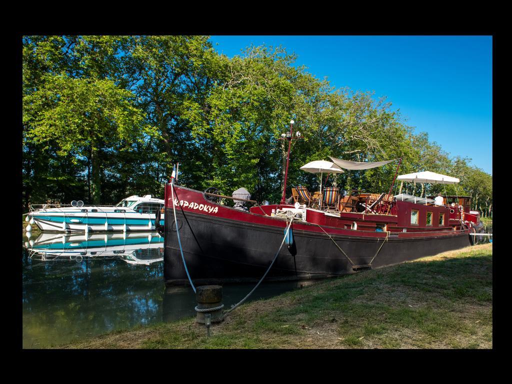 Bed and Breakfast Péniche Kapadokya à Mas-Saintes-Puelles Extérieur photo